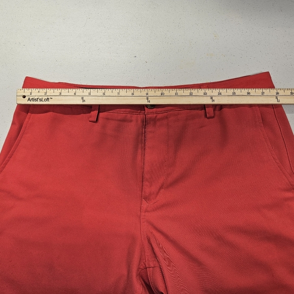 Vineyard Vines Links Red Shorts Sticky Waist Polyester Logo Chino 34 Waist - Picture 3 of 6
